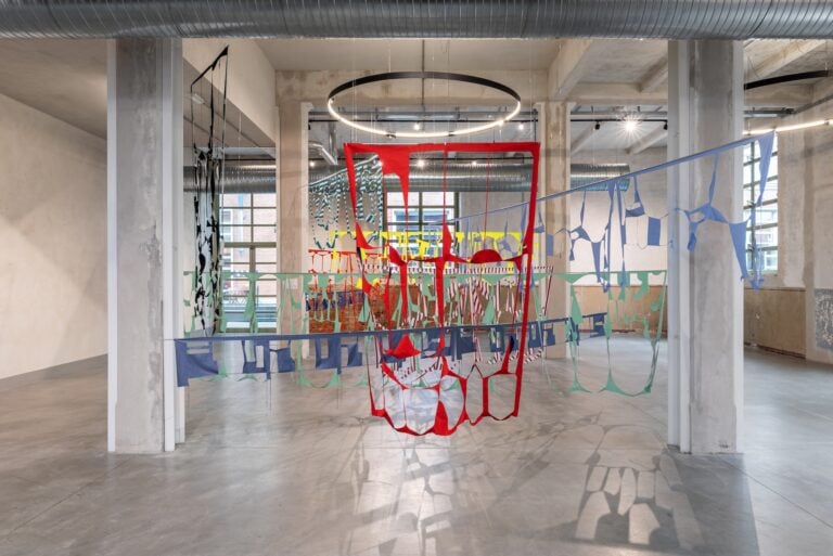 Marion Baruch, Un passo avanti tanti dietro, Palazzo Strozzi, Firenze, 2025. Photo Leonardo Morfini