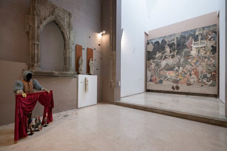 marzia migliora minuto mantenimento exhibition view palazzo abatellis palermo 2025 ph fausto brigantino 4 Il progetto sociale di Marzia Migliora a Palermo. In dialogo con il Trionfo della Morte