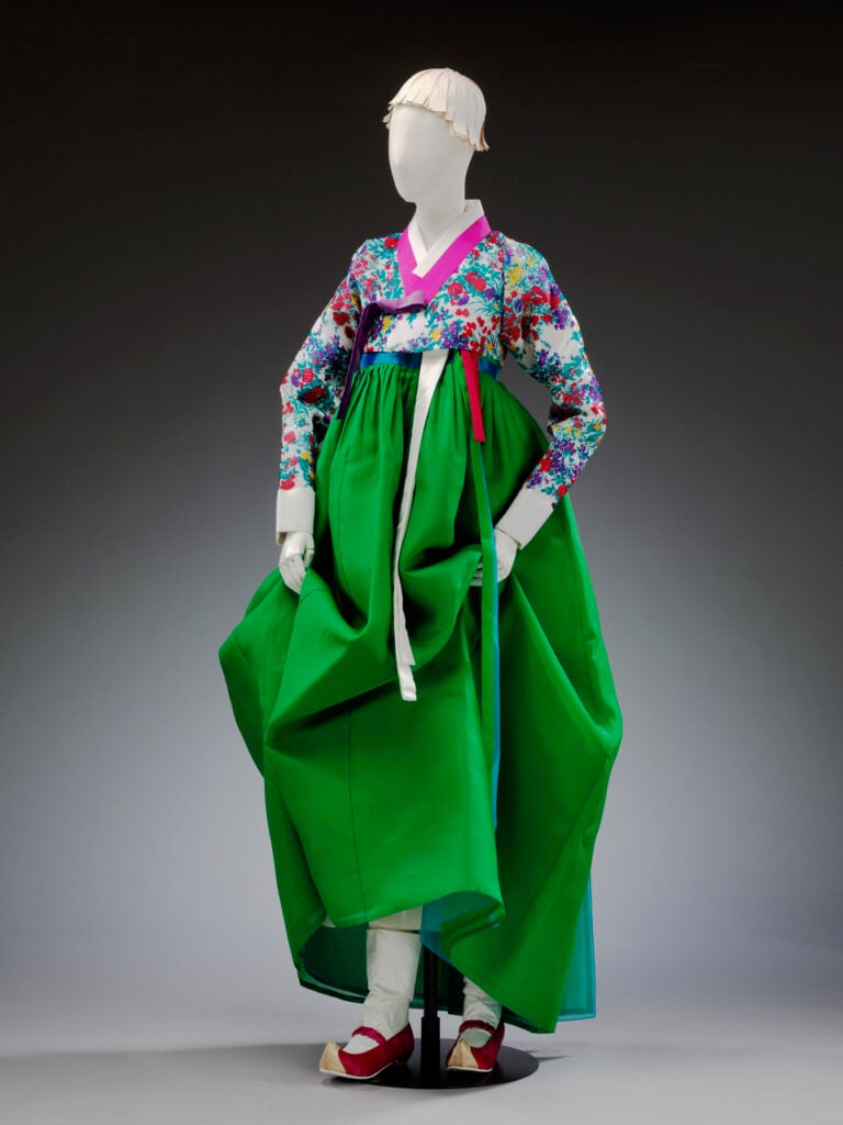 Modern Girl hanbok, Kim Young Jin for Tchai Kim, 2009. © Victoria and Albert Museum