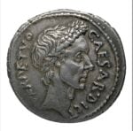 Moneta del I secolo a.C. che raffigura Cesare l’iscrizione “DICT PERPETVO” (Dittatore a vita)