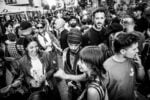 Un happening artistico collettivo si è svolto nella Chinatown di Milano: 70 opere su 70 chiodi