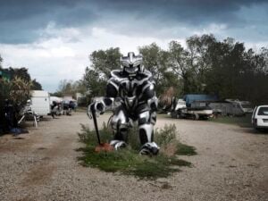 La storia di Mutonia: il villaggio di sculture steampunk in Romagna rischia lo sgombero