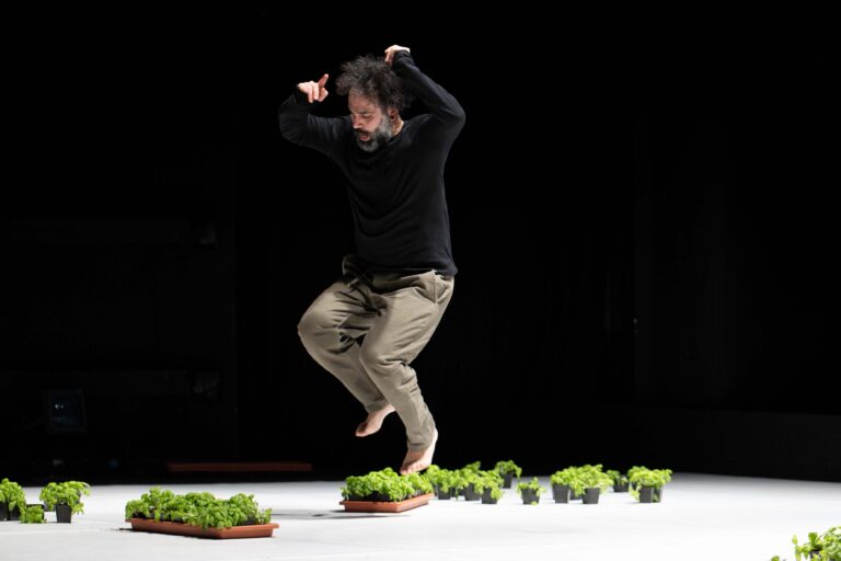 Omar Rajeh, Dance.is.not.for.us. Photo Giuseppe Follacchio