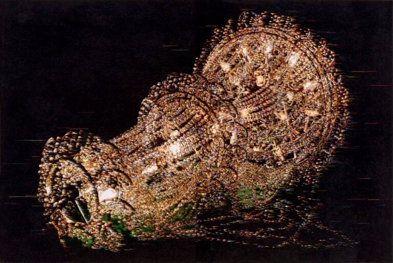 Quello che vedi è l'invisibile - Lampadari per Cinque Città di Kyungah Ham © Kyungah Ham Courtesy of the artist and Galleria Kukje. Foto Chunho An