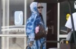 Rihanna paparazzata con un Labubu