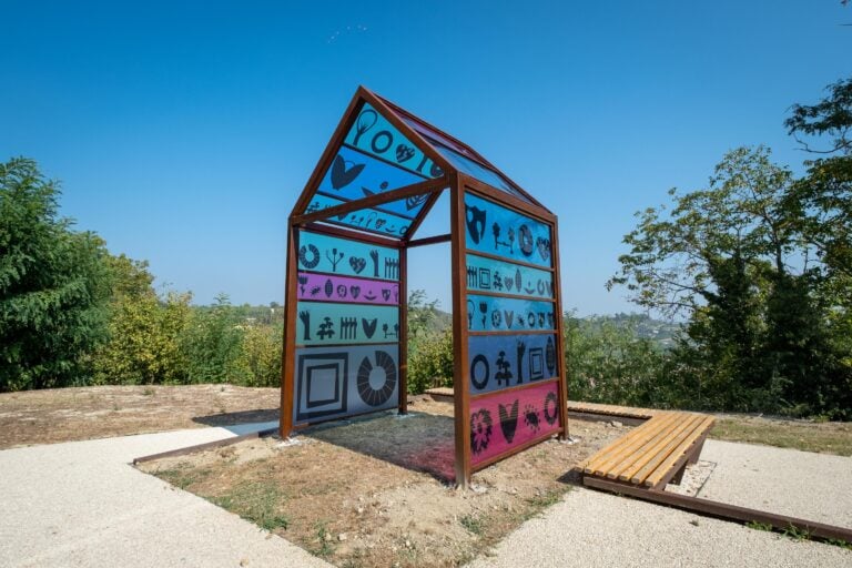 secil yaylalibotanica emozionale serra2021santa vittoria dalbafoto mattia gaido e rebecca pati Nasce una rete culturale in Langhe, Roero e Monferrato. I percorsi d'arte contemporanea si uniscono con Orma