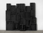 Louise Nevelson (Kiev, 1899 – New York, 1988) Senza titolo, 1964 c. Legno dipinto di nero 216x241x49.5cm [Photo: © Alessandro Zambianchi. Courtesy Gió Marconi, Milano]