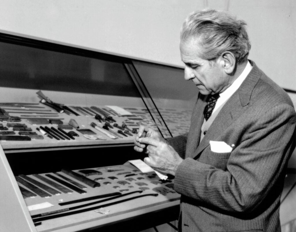 Il più grande liutaio del Novecento nasceva 130 anni fa. Storia di Simone Fernando Sacconi