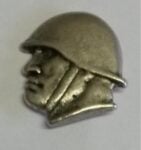 Spilla con il profilo di Benito Mussolini