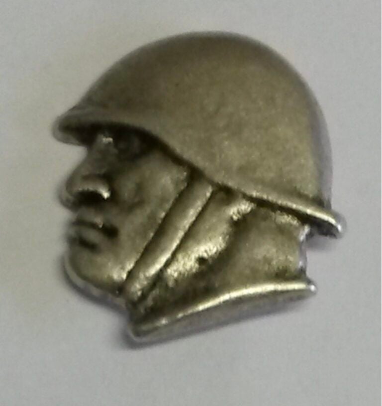 Spilla con il profilo di Benito Mussolini
