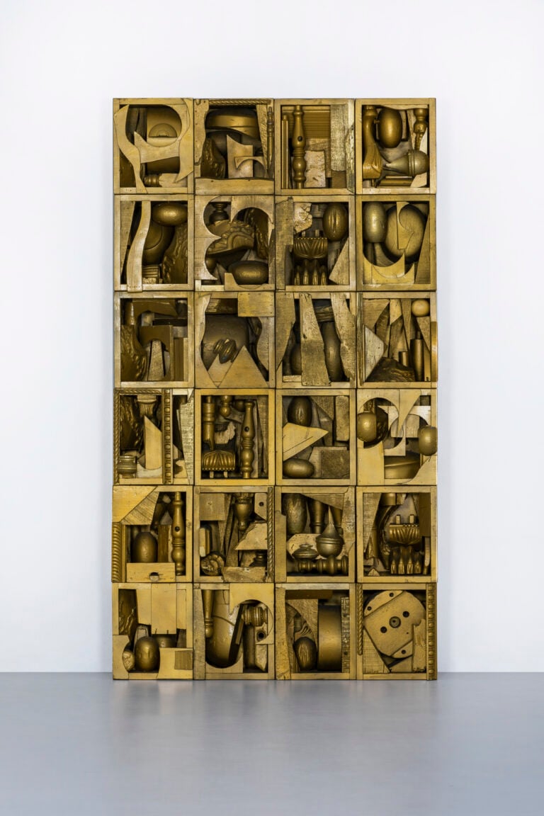 The Golden Pearl, 1962, legno dipinto d'oro