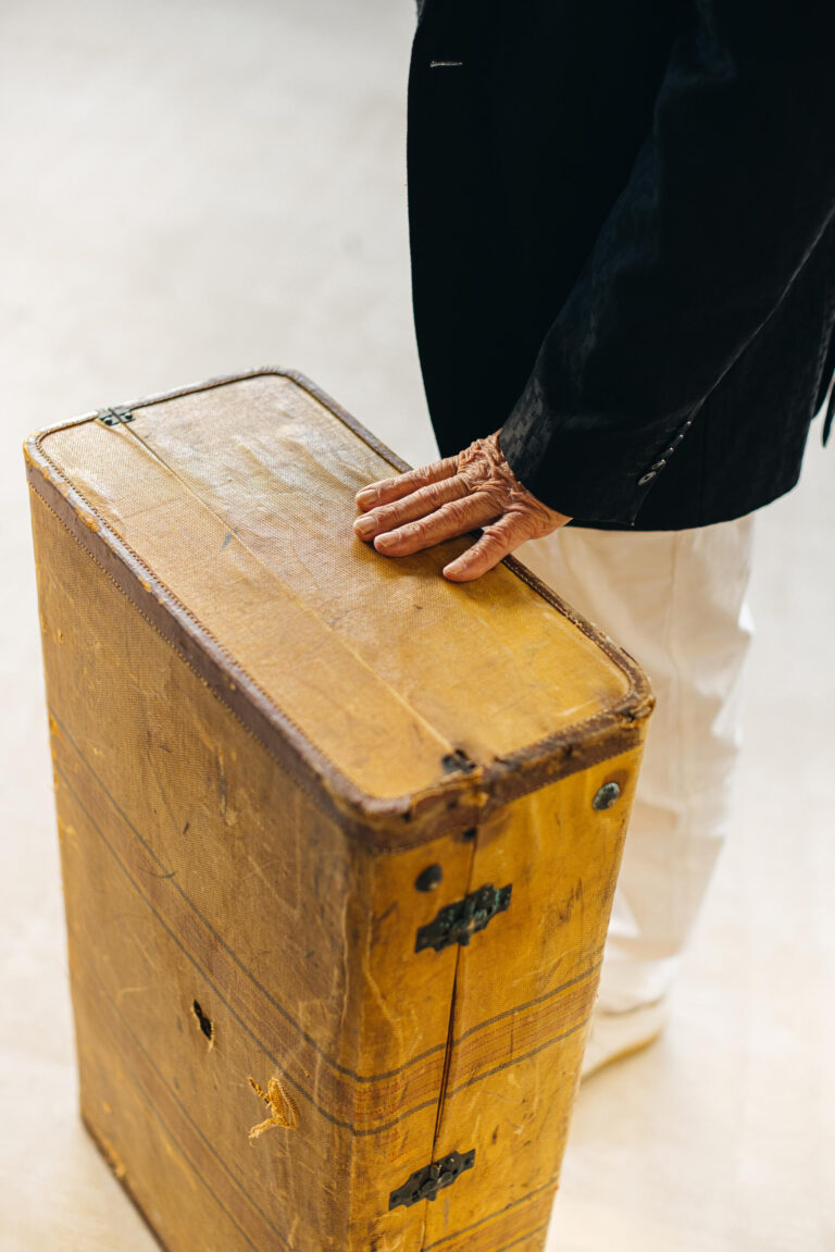 the suitcase labyrinth photo fenix rotterdam A Rotterdam apre il Fenix. Il grande museo d'arte sulle migrazioni