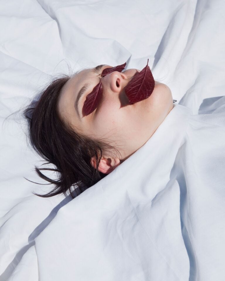Viviane Sassen, Inhale 2011 c-print 50 x 40 cm © Viviane Sassen Courtesy of the artist and Stevenson (Cape Town, Johannesburg, Amsterdam