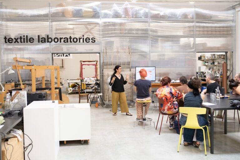 workshop di tessitura ph rachele salvioli Lottozero: un hub internazionale per il tessile a Prato