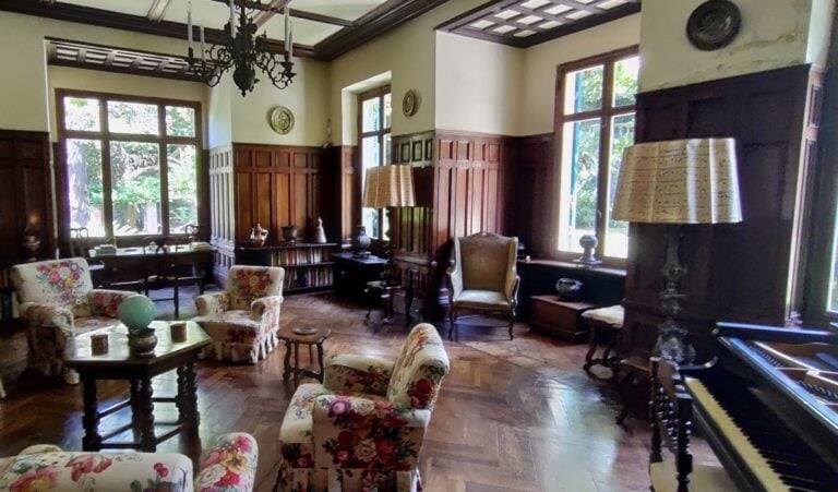 03 villa rezzola lerici sp sala della musicafoto matteo cupella2021c fai fondo per lambiente italiano 1 Riapre al pubblico un bellissimo giardino inglese in Liguria. Il restauro del FAI