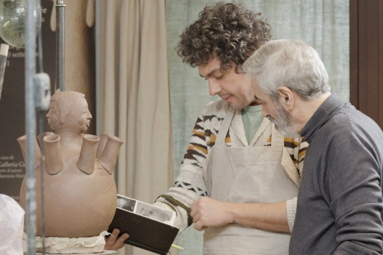 15 marco maria zanin acacia making of delle opere in ceramica con il maestro ceramista antonino negri lodi 2025jpg 1 A Reggio Emilia l’arte senza passato di Marco Maria Zanin. Mostra tra autobiografia e produzione artistica relazionale