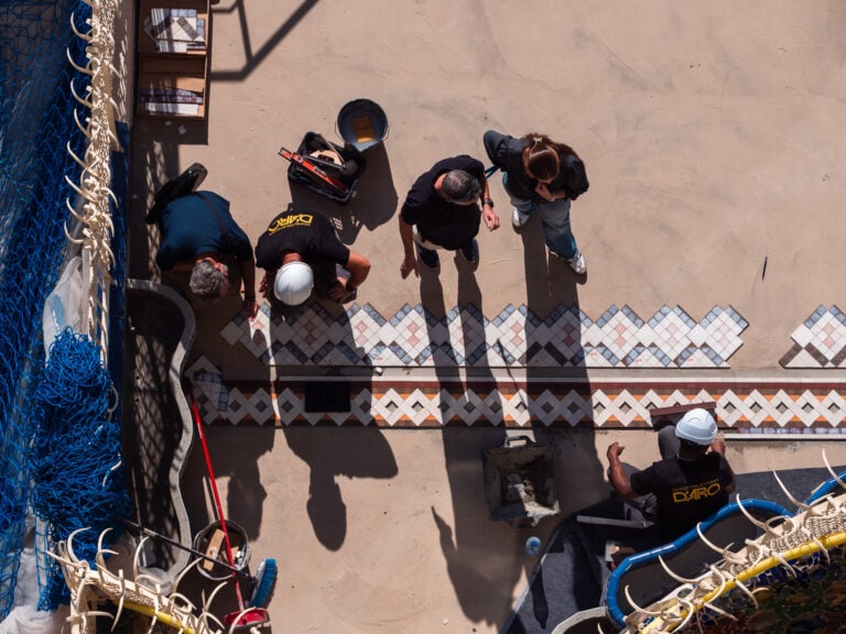 Mosaic restoration process. © Casa Batlló