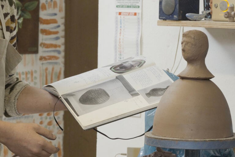 17 marco maria zanin acacia making of delle opere in ceramica con il maestro ceramista antonino negri lodi 2025jpg A Reggio Emilia l’arte senza passato di Marco Maria Zanin. Mostra tra autobiografia e produzione artistica relazionale