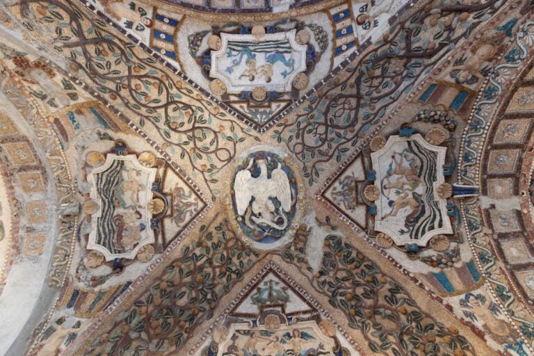 2 grotta di diana particolare della volta a crociera dello spazio centrale decorazione a mosaico rustico policromo e polimaterico tivoli 2025 photo c andrea concordia La Grotta di Diana di Tivoli a Villa d’Este torna al suo antico splendore 
