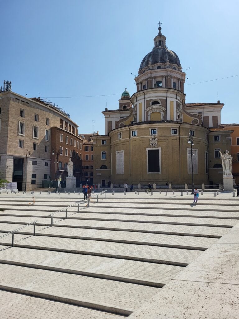 20250606101228 Dopo 20 anni comincia finalmente a riaprire a Roma la nuova Piazza Augusto Imperatore