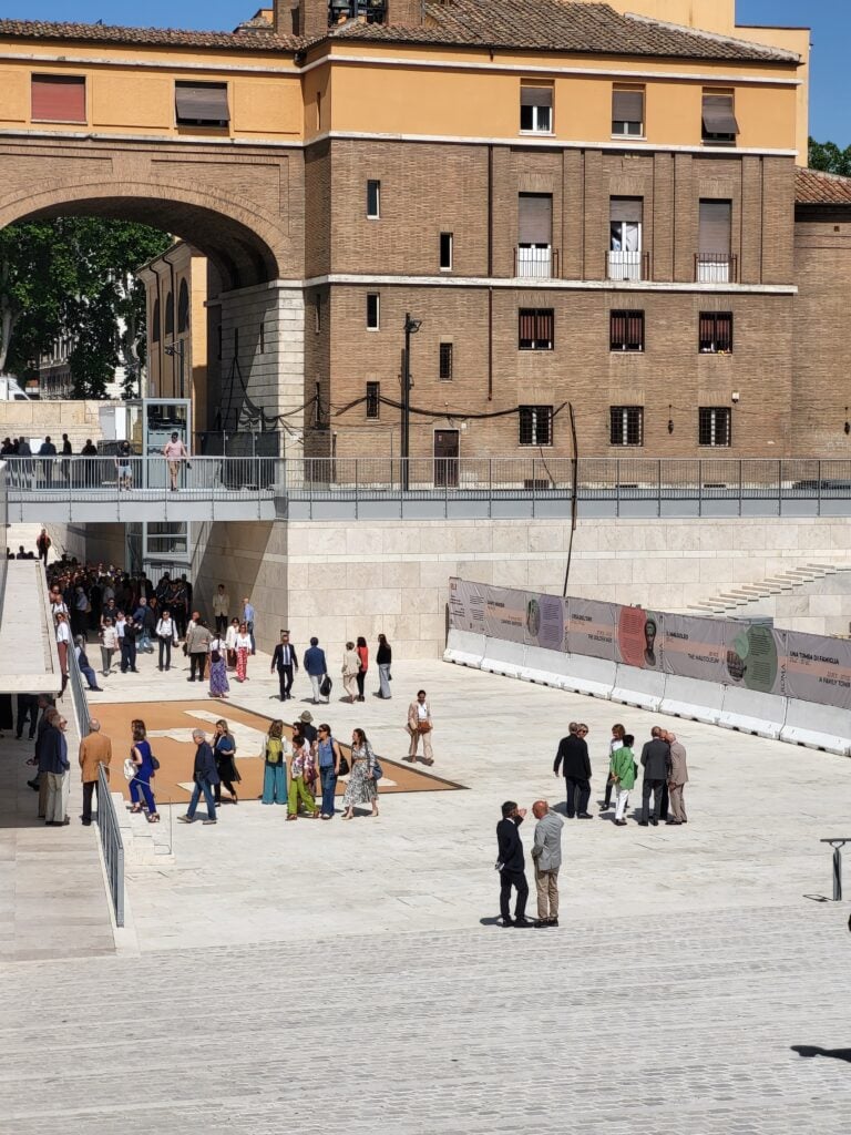 20250606101335 Dopo 20 anni comincia finalmente a riaprire a Roma la nuova Piazza Augusto Imperatore
