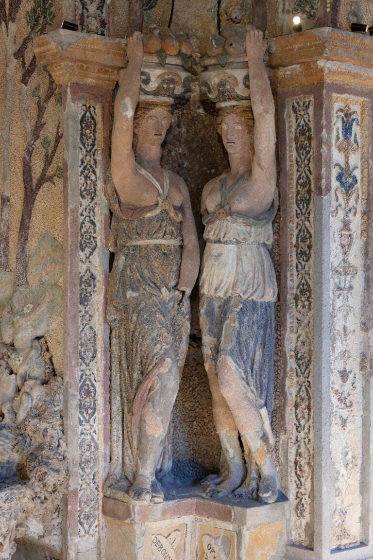 3 grotta di diana particolare con due cariatidi canefore poste a destra del grande ninfeo di diana che occupa il braccio nord della croce tivoli 2025 photo c andrea concordia La Grotta di Diana di Tivoli a Villa d’Este torna al suo antico splendore 