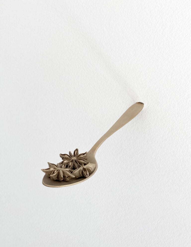Francisca Valador, Catch, 2025, bronzo_bronze, 4.5x18x1.5 cm. Courtesy the artist and Matèria, Roma