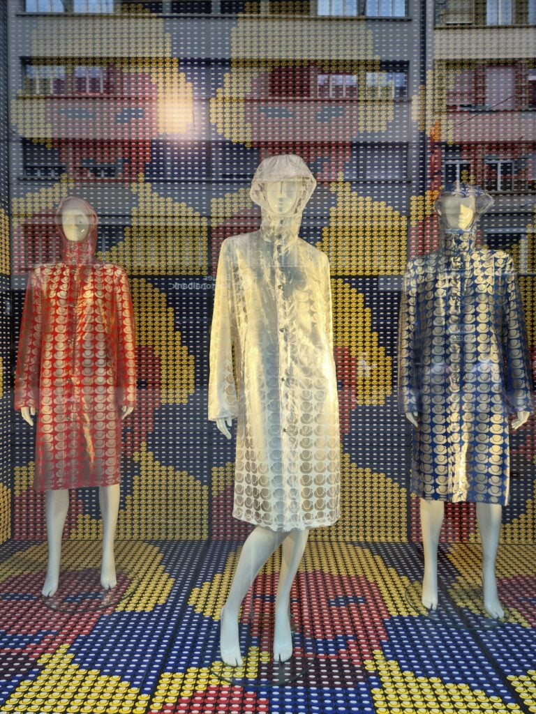 6 thomas bayrle coats 2 I 10 migliori progetti di Parcours, la sezione outdoor di Art Basel 2025 da scoprire passeggiando in città