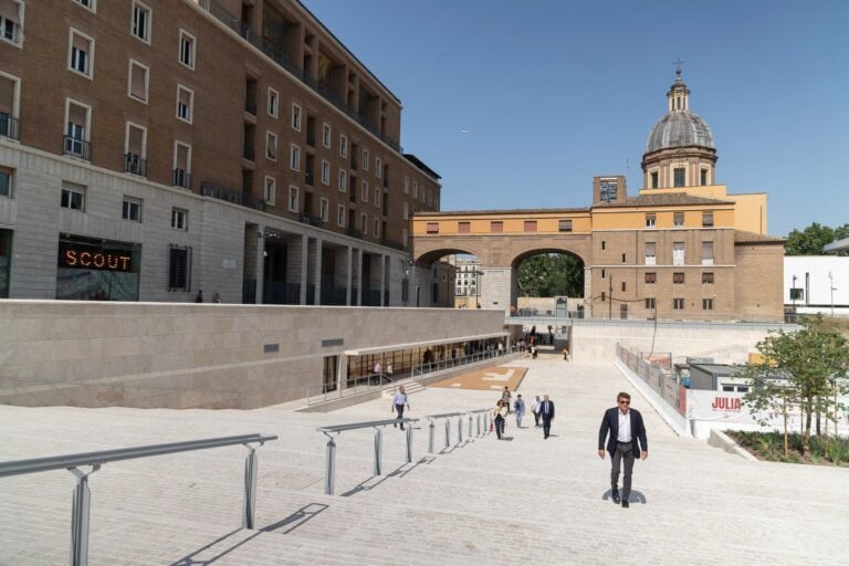 76piazza mausoleo augustoph monkeys video lab181224060625 Dopo 20 anni comincia finalmente a riaprire a Roma la nuova Piazza Augusto Imperatore
