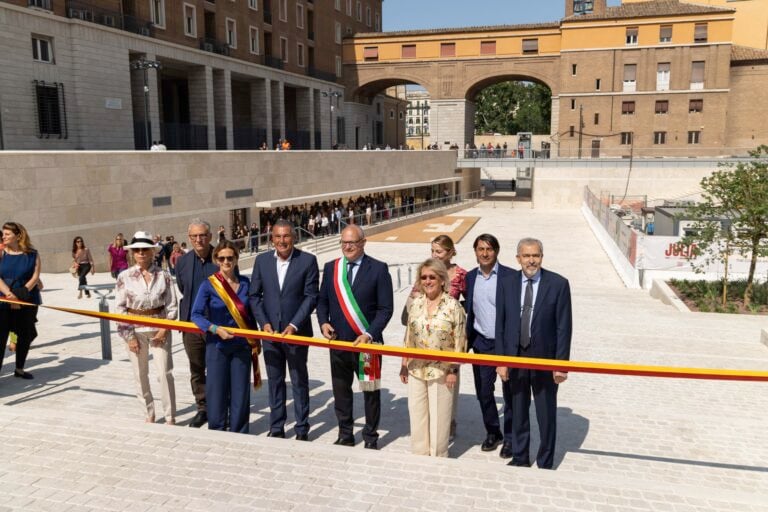 85piazza mausoleo augustoph monkeys video lab181224060625 Dopo 20 anni comincia finalmente a riaprire a Roma la nuova Piazza Augusto Imperatore