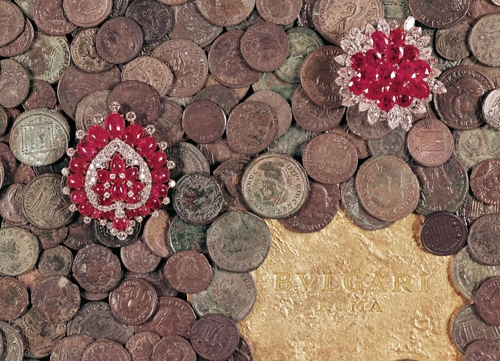 https://www.artribune.com/wp-content/uploads/2025/06/advertising-campaign-ancient-coin-background-1965-1970-gaio-bacci-roma-archivio-storico-bvlgari-3-1.jpg