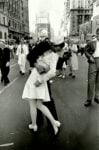Alfred Eisenstaedt, Vittoria sul Giappone. New York City, 14 agosto 1945 © Alfred Eisenstaedt The LIFE Picture Collection Shutterstock