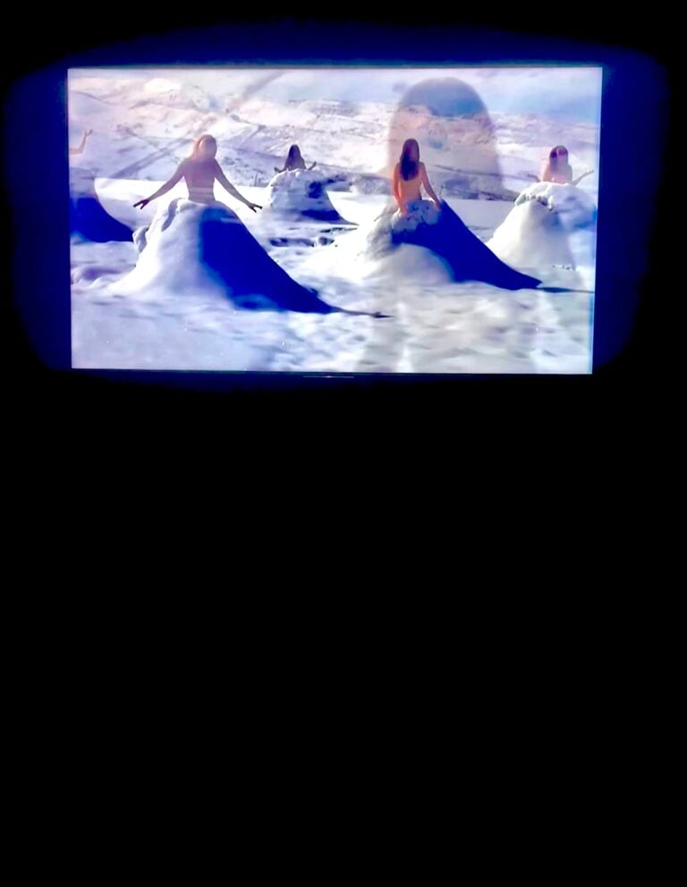 Almagul Menlibayeva, Apa (Madre) Video DV, colonna sonora di German Popov, 2003