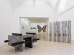 Genere, sessualità e vita domestica. La mostra di Anthea Hamilton a Roma