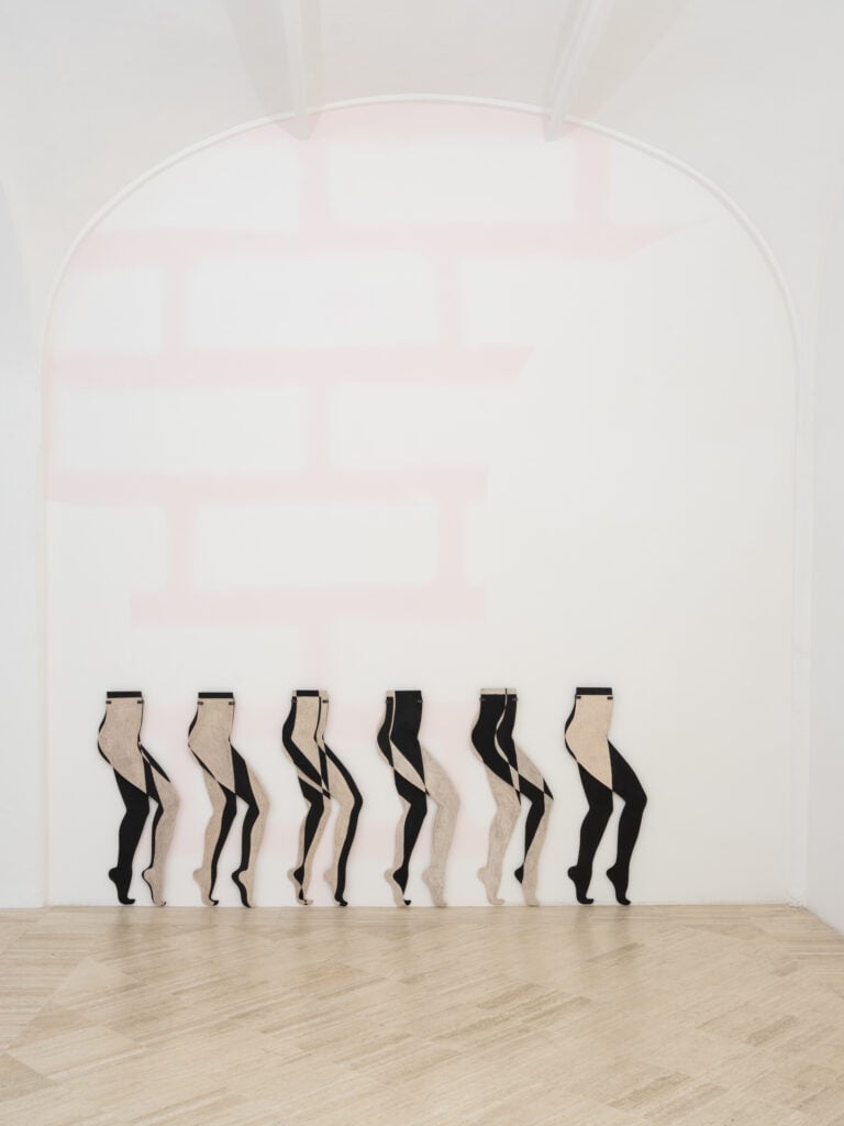 Anthea Hamilton, Soft You, Installation view, Fondazione Memmo, Roma © Daniele Molajoli