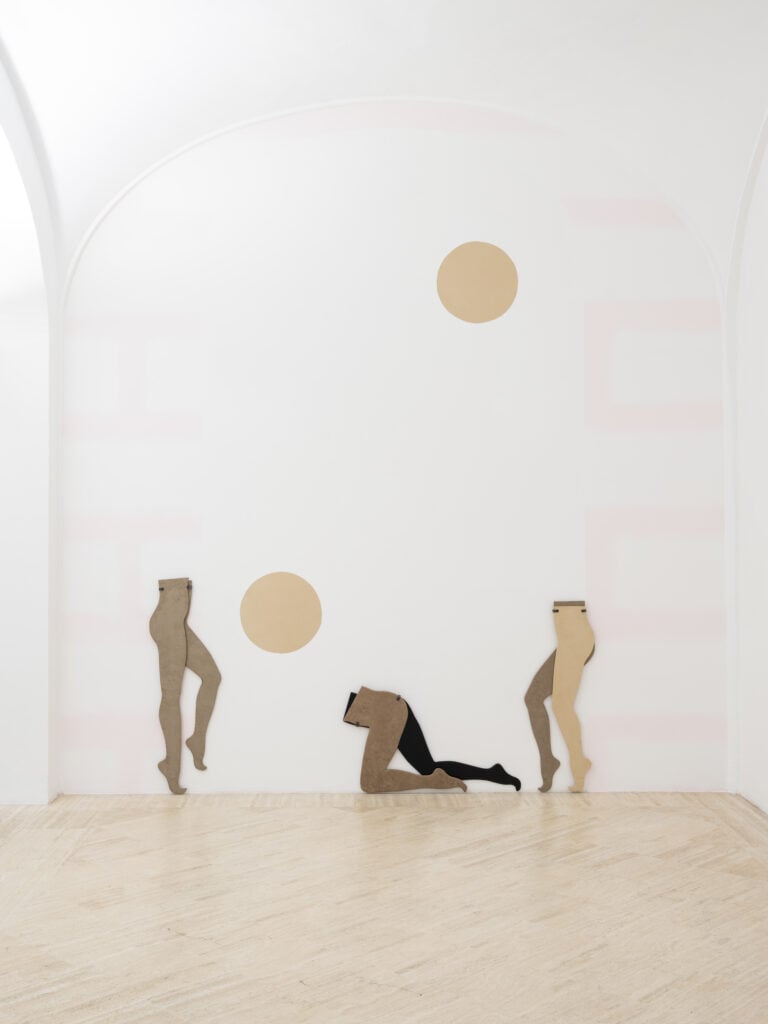Anthea Hamilton, Soft You, Installation view, Fondazione Memmo, Roma © Daniele Molajoli