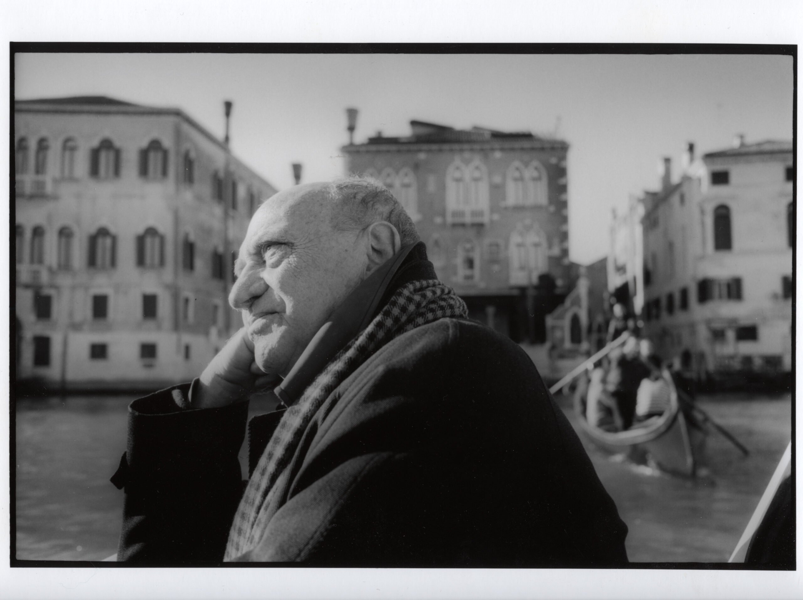 https://www.artribune.com/wp-content/uploads/2025/06/arnaldo-pomodoro-ritratto-phcarlo-orsi-2009-1-scaled.jpg