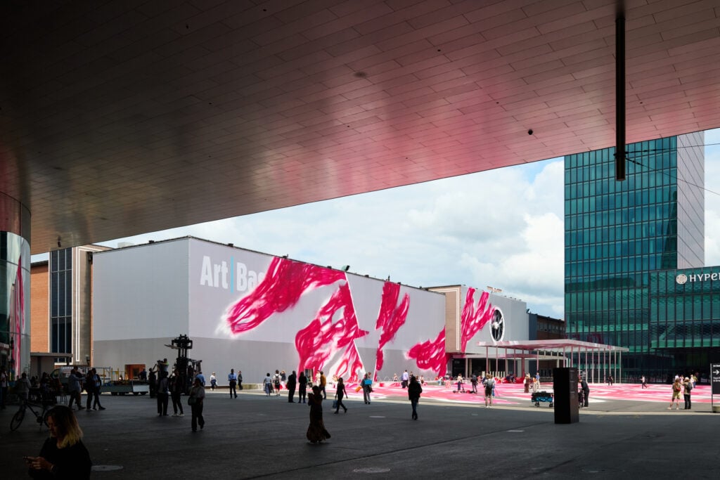 Il meglio e il peggio di quello che abbiamo visto nella settimana dell’arte di Art Basel in questo 2025