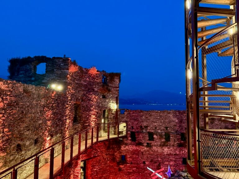 cannero walking tales ai castelli di cannero photo massimiliano tonelli 12 L’antica fortezza in mezzo al Lago Maggiore rinasce come museo dopo anni di abbandono