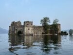 cannero walking tales ai castelli di cannero photo massimiliano tonelli 3 L’antica fortezza in mezzo al Lago Maggiore rinasce come museo dopo anni di abbandono