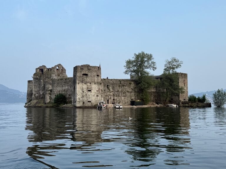 cannero walking tales ai castelli di cannero photo massimiliano tonelli 3 L’antica fortezza in mezzo al Lago Maggiore rinasce come museo dopo anni di abbandono