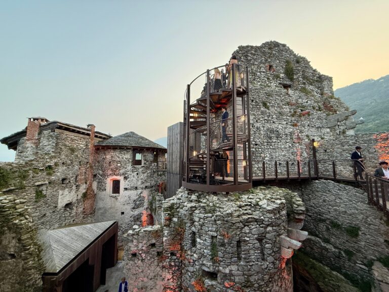 cannero walking tales ai castelli di cannero photo massimiliano tonelli 9 L’antica fortezza in mezzo al Lago Maggiore rinasce come museo dopo anni di abbandono