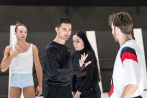 Dirigere una compagnia di danza tra arte e imprenditoria: intervista al coreografo Nyko Piscopo