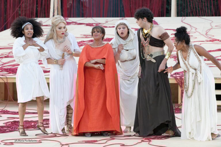 Cristina Parku, Marta Pizzigallo, Lella Costa, Beatrice Verzotti, Simone Pietro Causa, Didi Garbaccio Bogin, Foto Maria Pia Ballarino, Teatro Greco di Siracursa, Fondazione INDA