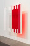 Daniel Buren - Photo-souvenir- Couleurs et ombres portées N°14 2006-2025 travail situé, 200.1 x 200.1 cm. Photo- Dong Lin