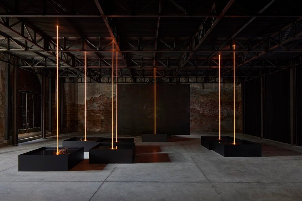 La trasformazione della materia nelle opere di Arcangelo Sassolino, per la prima volta in mostra in Australia