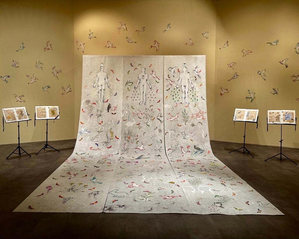 Il giardino di carta dell’artista Primarosa Cesarini Sforza in mostra a Siena
