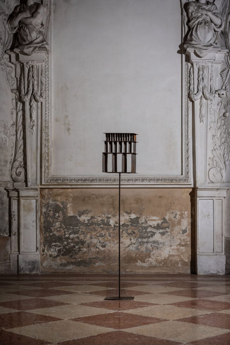 Dario Costi e Paolo Mezzadri, La materia della Luce, 2025, Volumnia Piacenza. Ph. Fausto Mazza