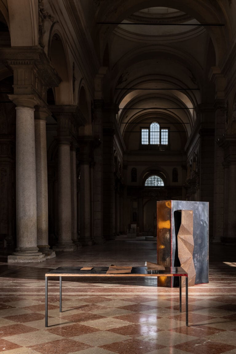 Dario Costi e Paolo Mezzadri, La materia della Luce, 2025, Volumnia Piacenza. Ph. Fausto Mazza