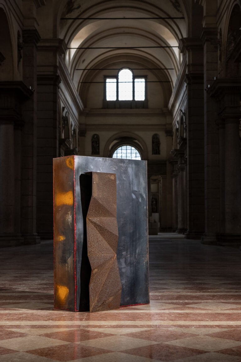 Dario Costi e Paolo Mezzadri, La materia della Luce, 2025, Volumnia Piacenza. Ph. Fausto Mazza